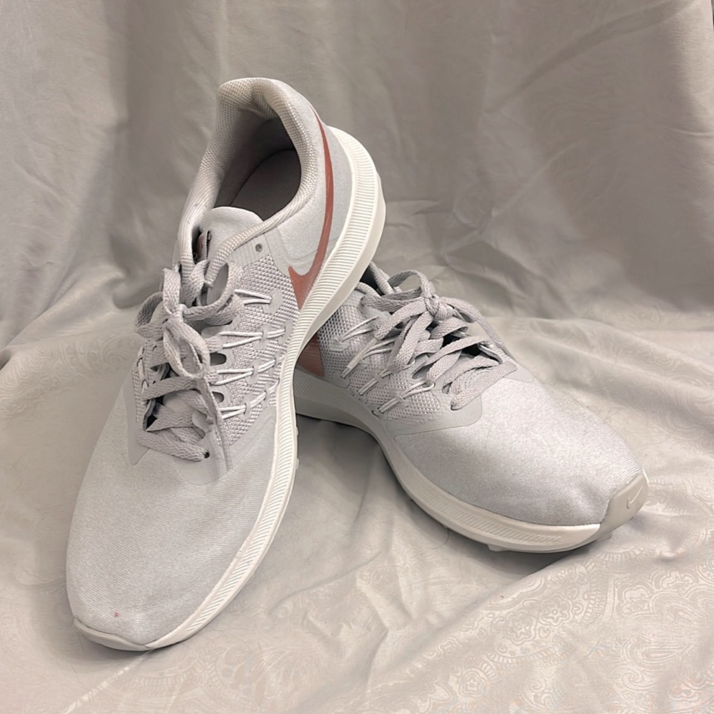 Womens Nike run swift size 9